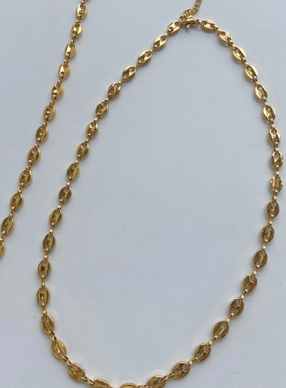 THIN GOLD SHELL NECKLACE