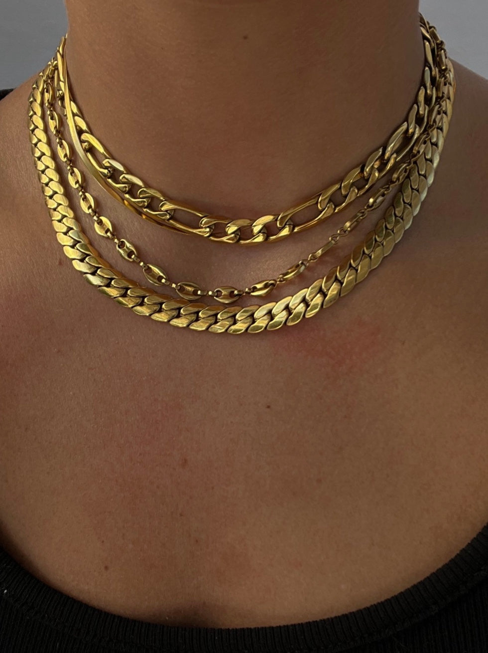 THICK SHINY NECKLACE